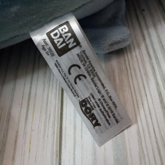 Bandai Namco Disney Finding Dory Destiny Jumbo 30" Whale Shark Plush - Picture 6 of 6